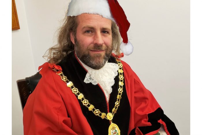 Mayor of Ross-on-Wye launches Christmas card competition