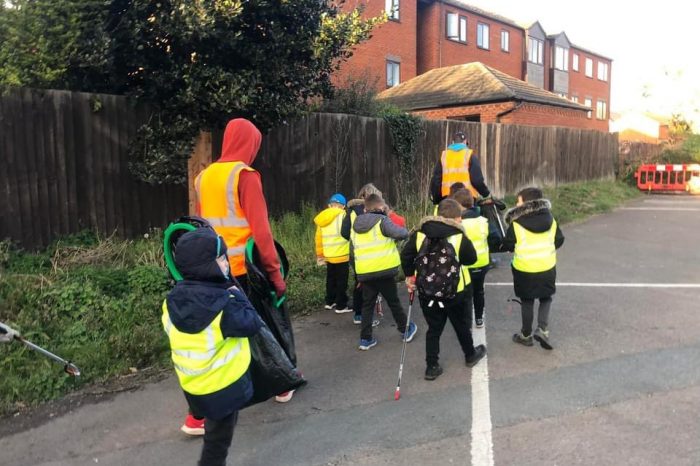 Beavers help to keep the streets of Ross clear of litter