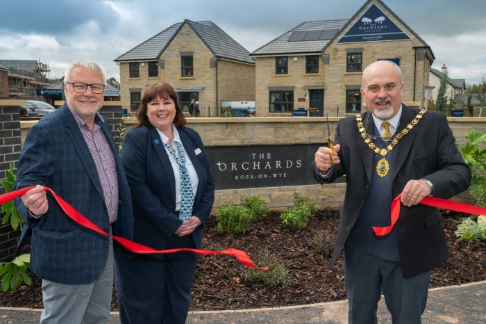 NEWS | Mayor officially opens new Ross-on-Wye development